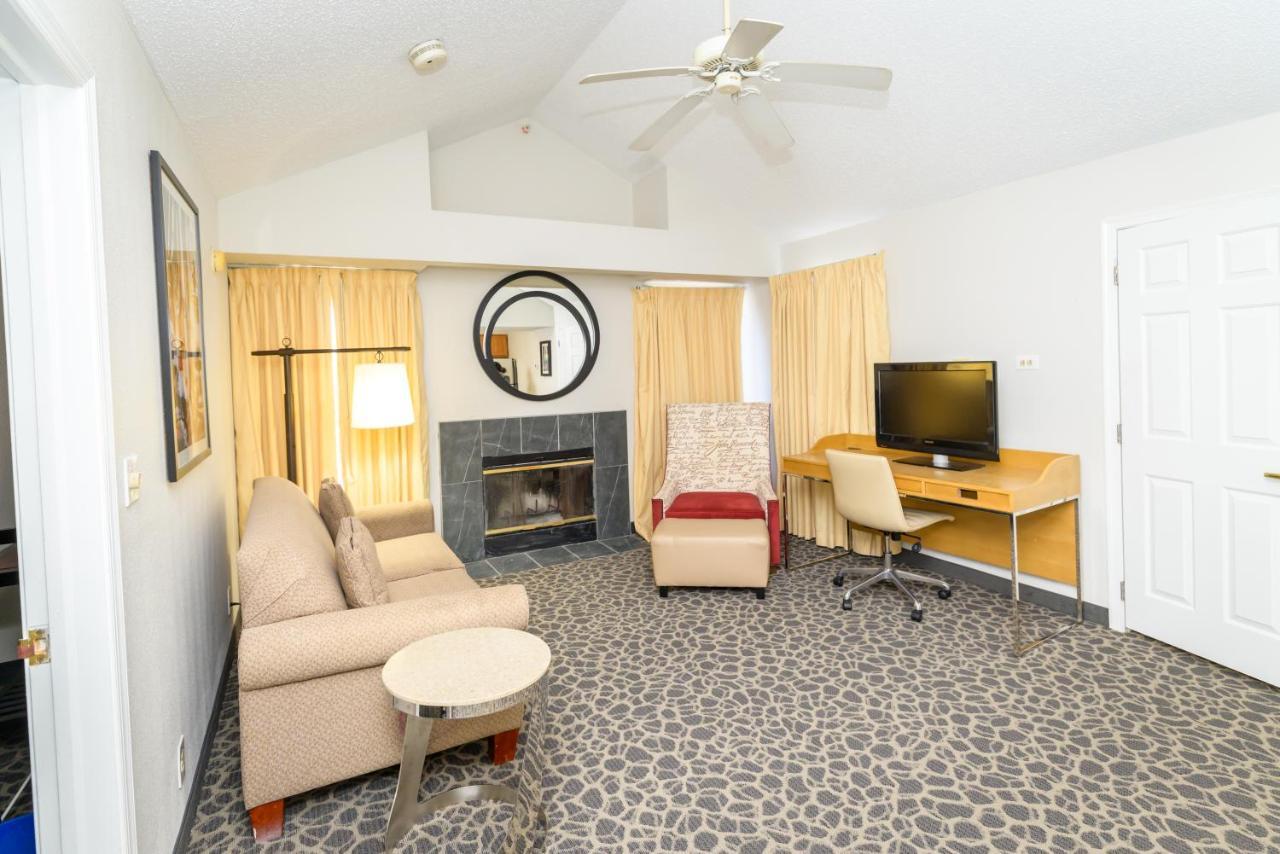 Philadelphia Suites At Airport - An Extended Stay Hotel Екстериор снимка