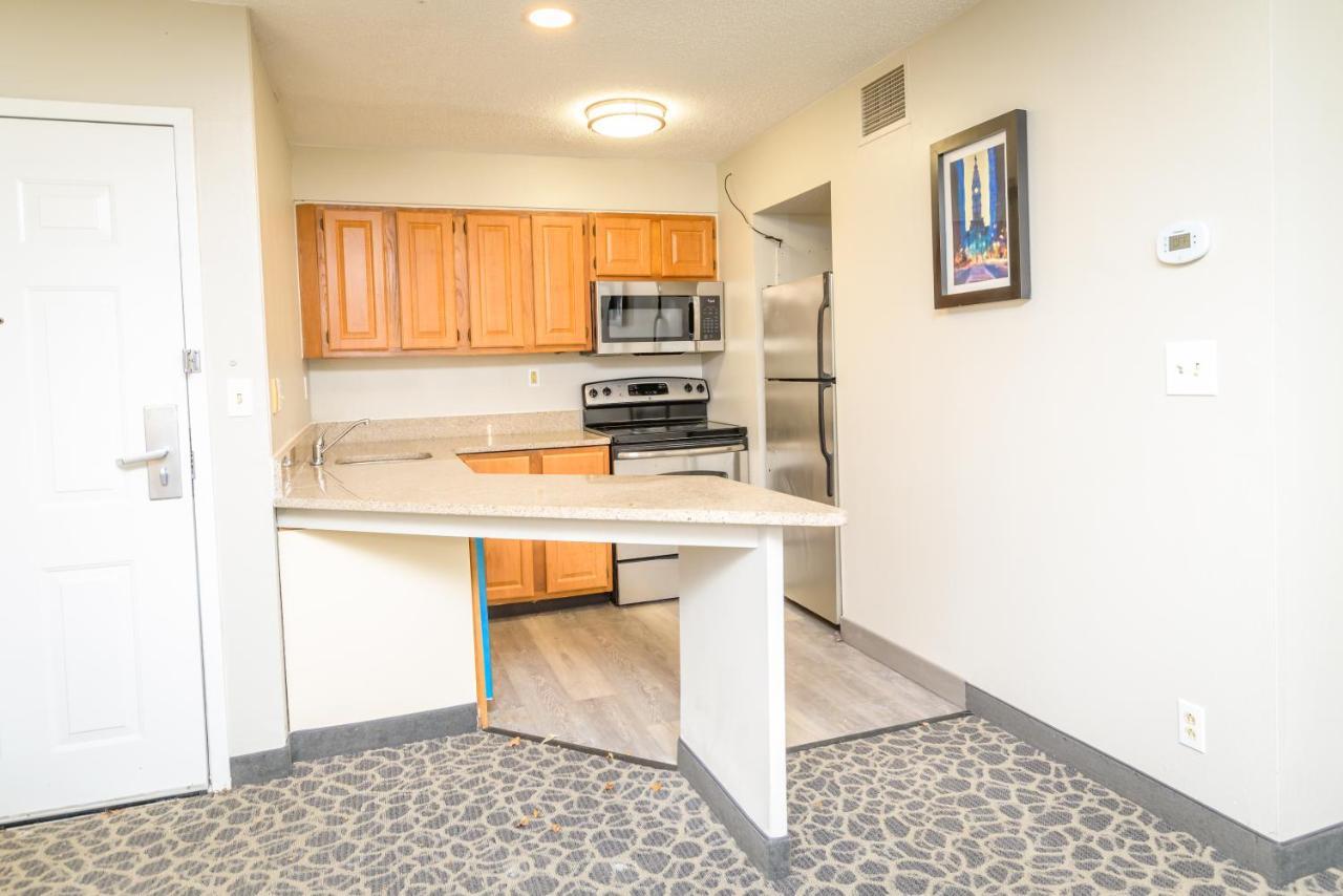 Philadelphia Suites At Airport - An Extended Stay Hotel Екстериор снимка