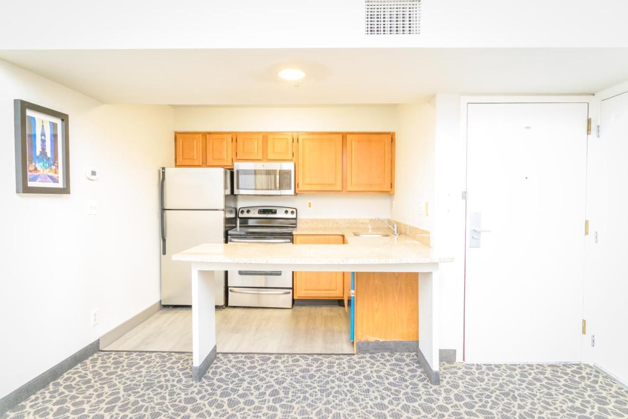 Philadelphia Suites At Airport - An Extended Stay Hotel Екстериор снимка