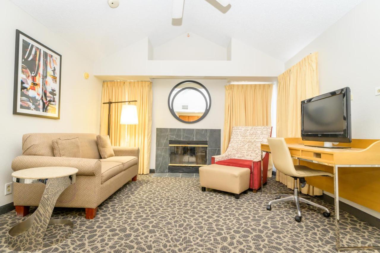 Philadelphia Suites At Airport - An Extended Stay Hotel Екстериор снимка