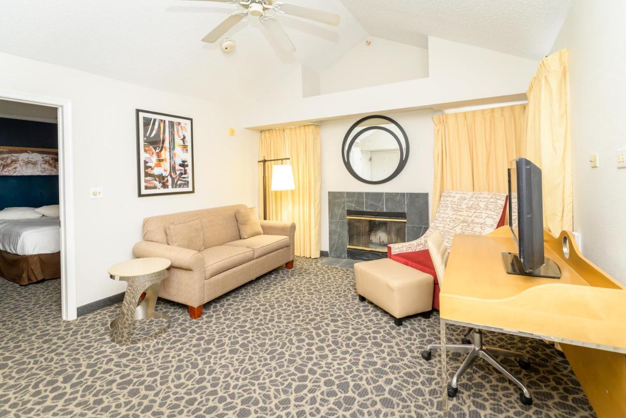 Philadelphia Suites At Airport - An Extended Stay Hotel Екстериор снимка